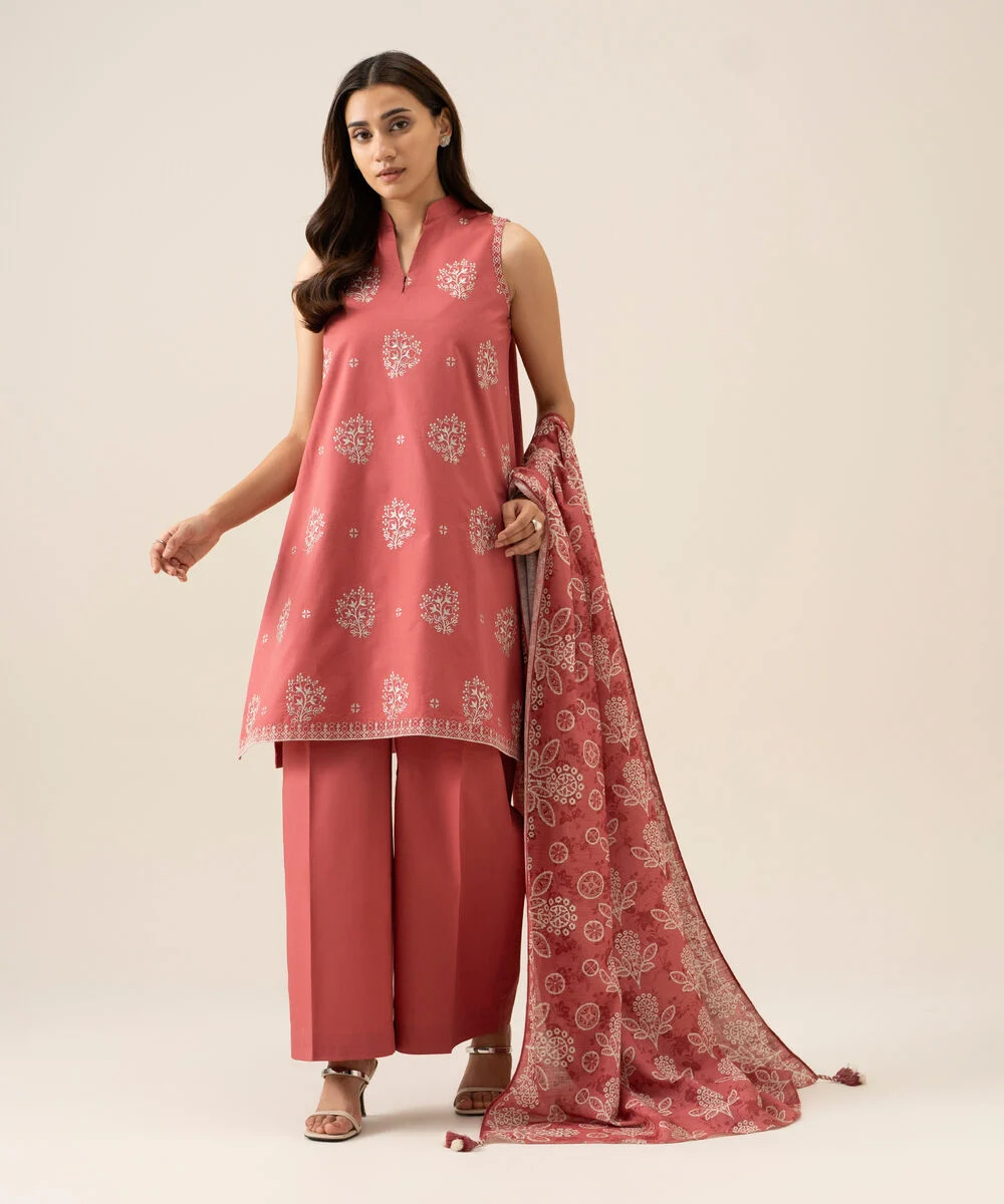U3PESTS26V96_3 3 Piece - Embroidered Khaddar Suit - Image 1